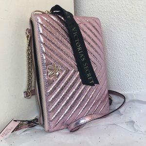 Metallic Wristlet 🍄